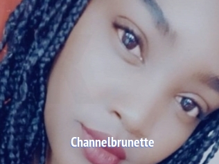 Channelbrunette