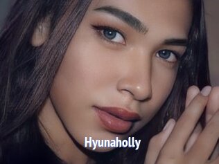 Hyunaholly