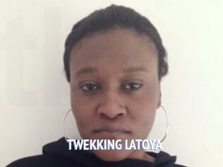 TWEKKING_LATOYA