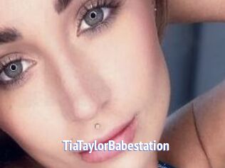 TiaTaylorBabestation