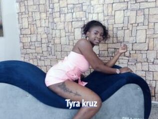 Tyra_kruz